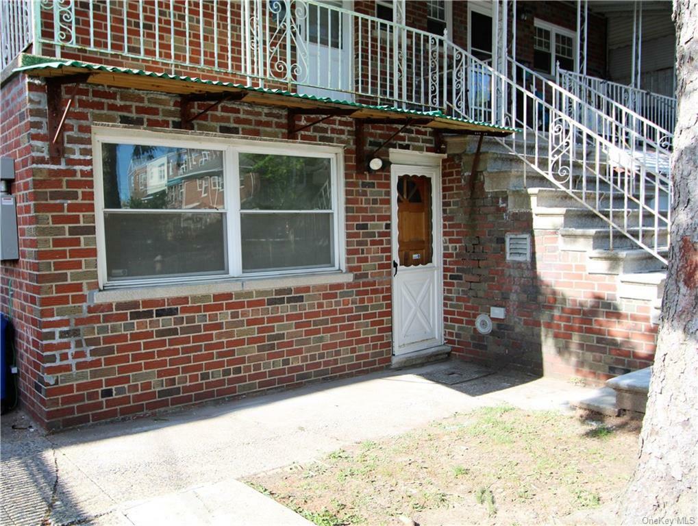 Property Photo: 2917 Schurz Avenue NY 10465
