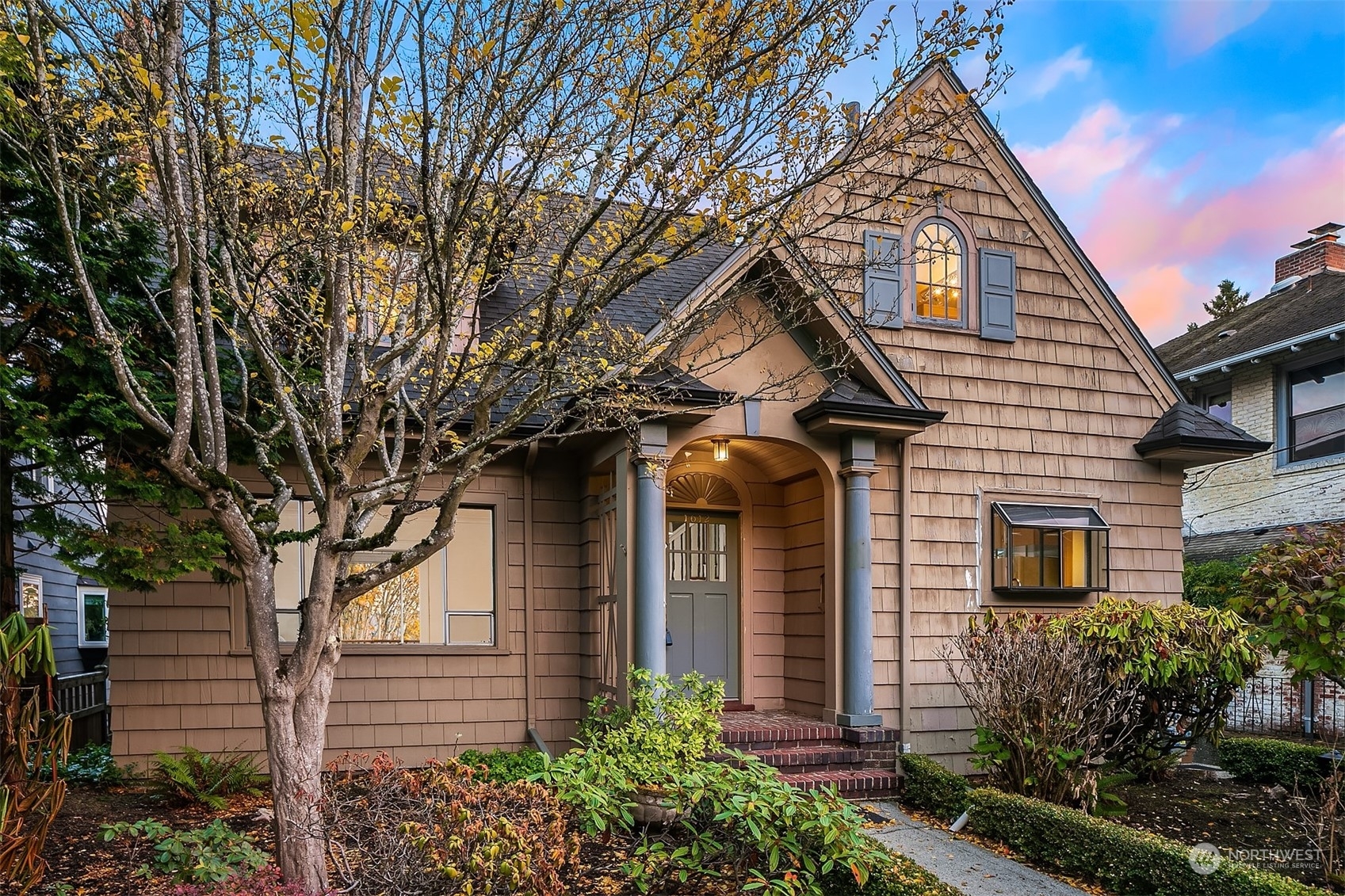 Property Photo: 1612 5th Avenue N WA 98109