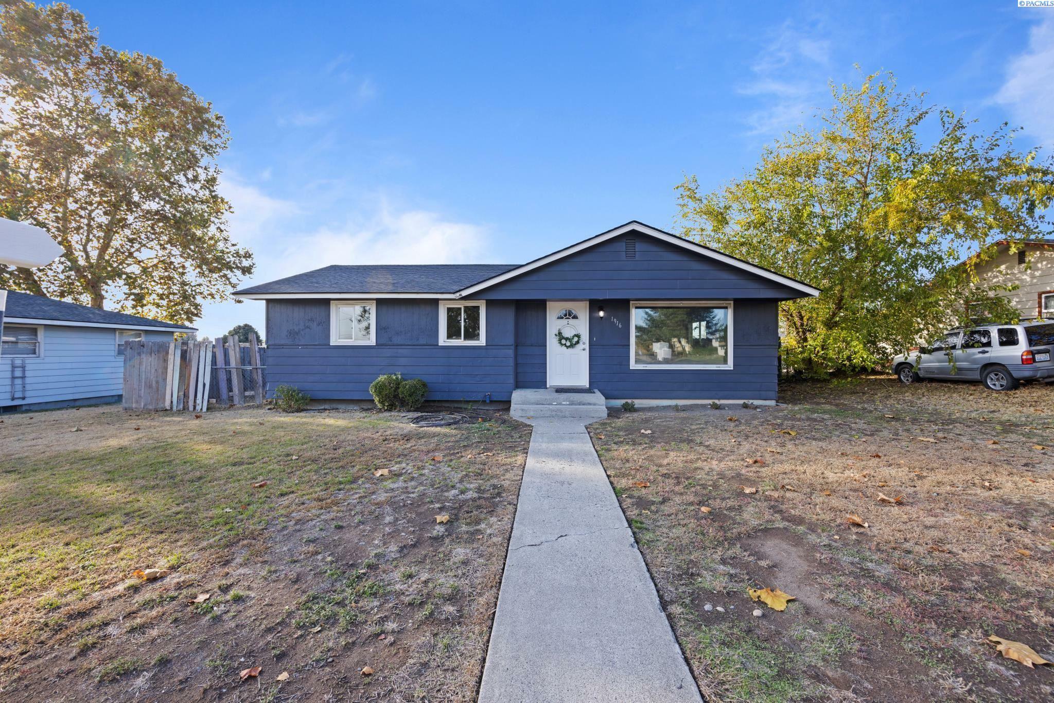 Property Photo:  1916 N 17th Ave  WA 99301 