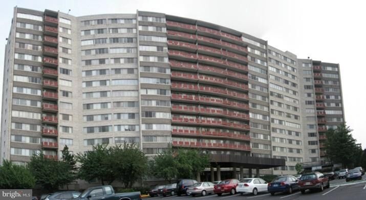 5340 Holmes Run Parkway 709  Alexandria VA 22304 photo