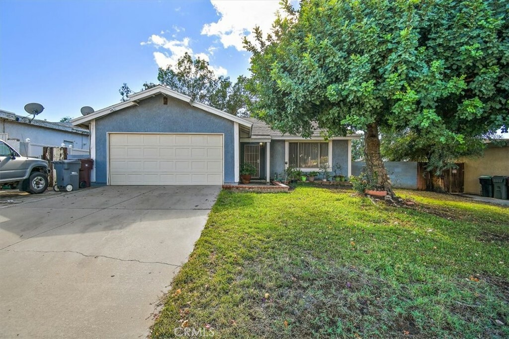 Property Photo:  24471 Sundial Way  CA 92557 