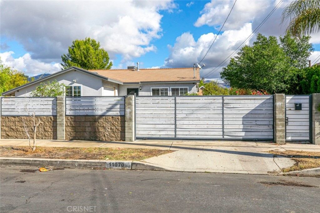Property Photo:  11070 De Garmo Avenue  CA 91331 