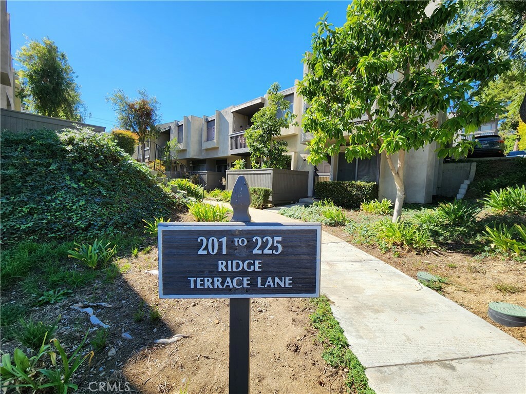 Property Photo:  219 Ridge Terrace Lane  CA 90640 