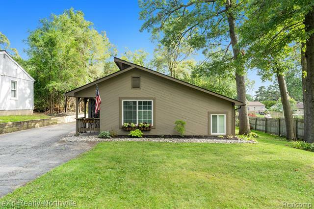 Property Photo:  4315 Oakvista Avenue  MI 48346 