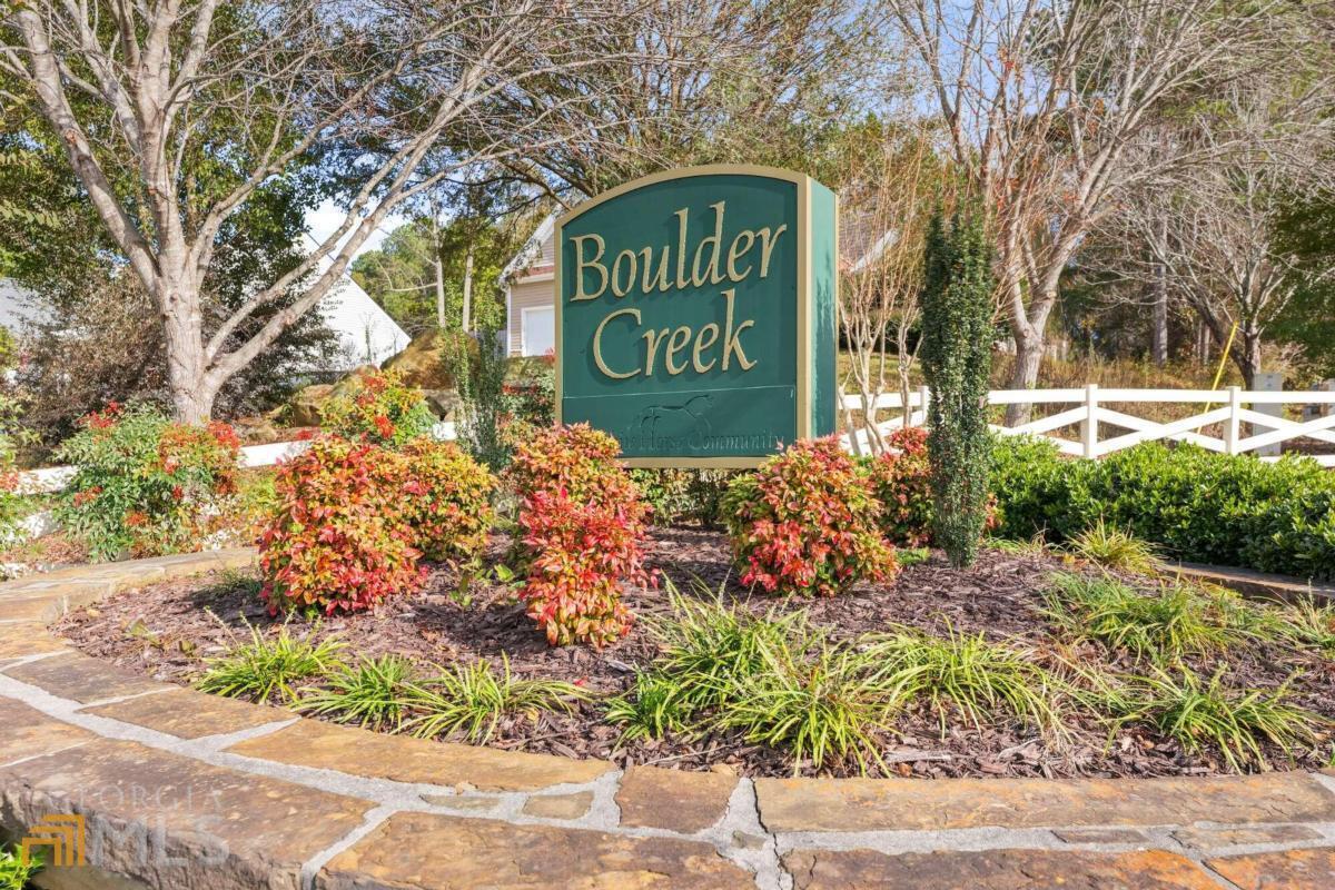 Property Photo: 6718 Carriage Walk Lane GA 30542