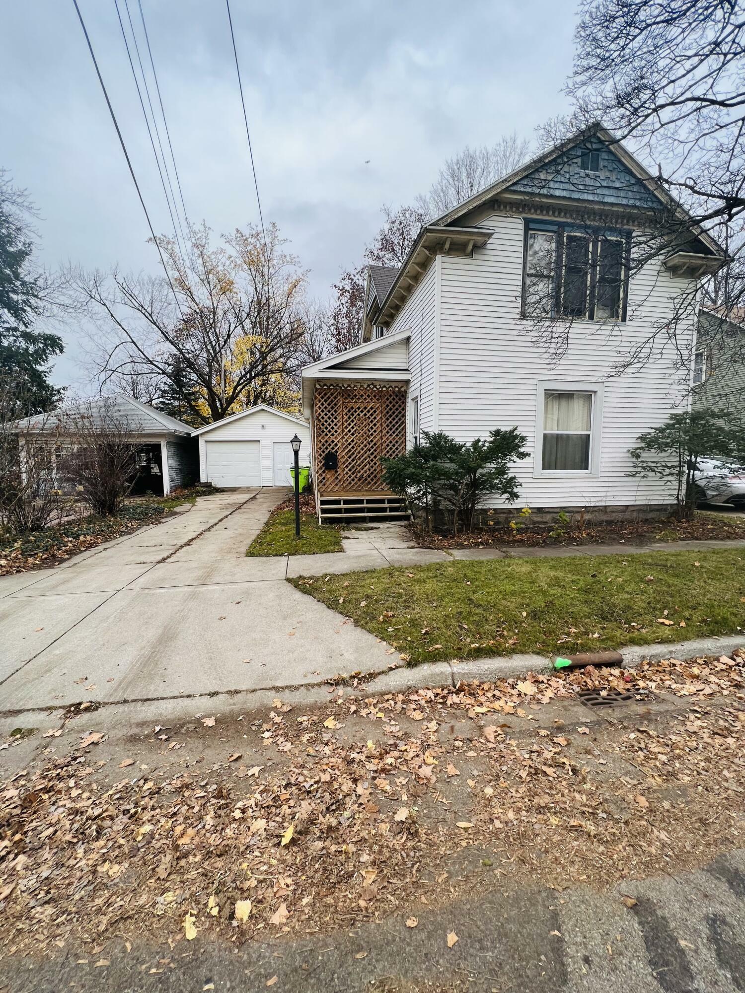 Property Photo:  408 S Barry Street  MI 48838 