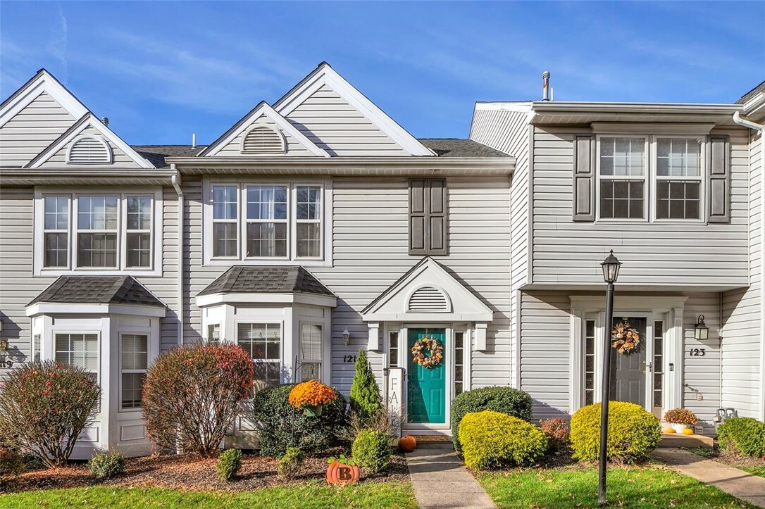 Property Photo: 121 Coachside Dr PA 15317