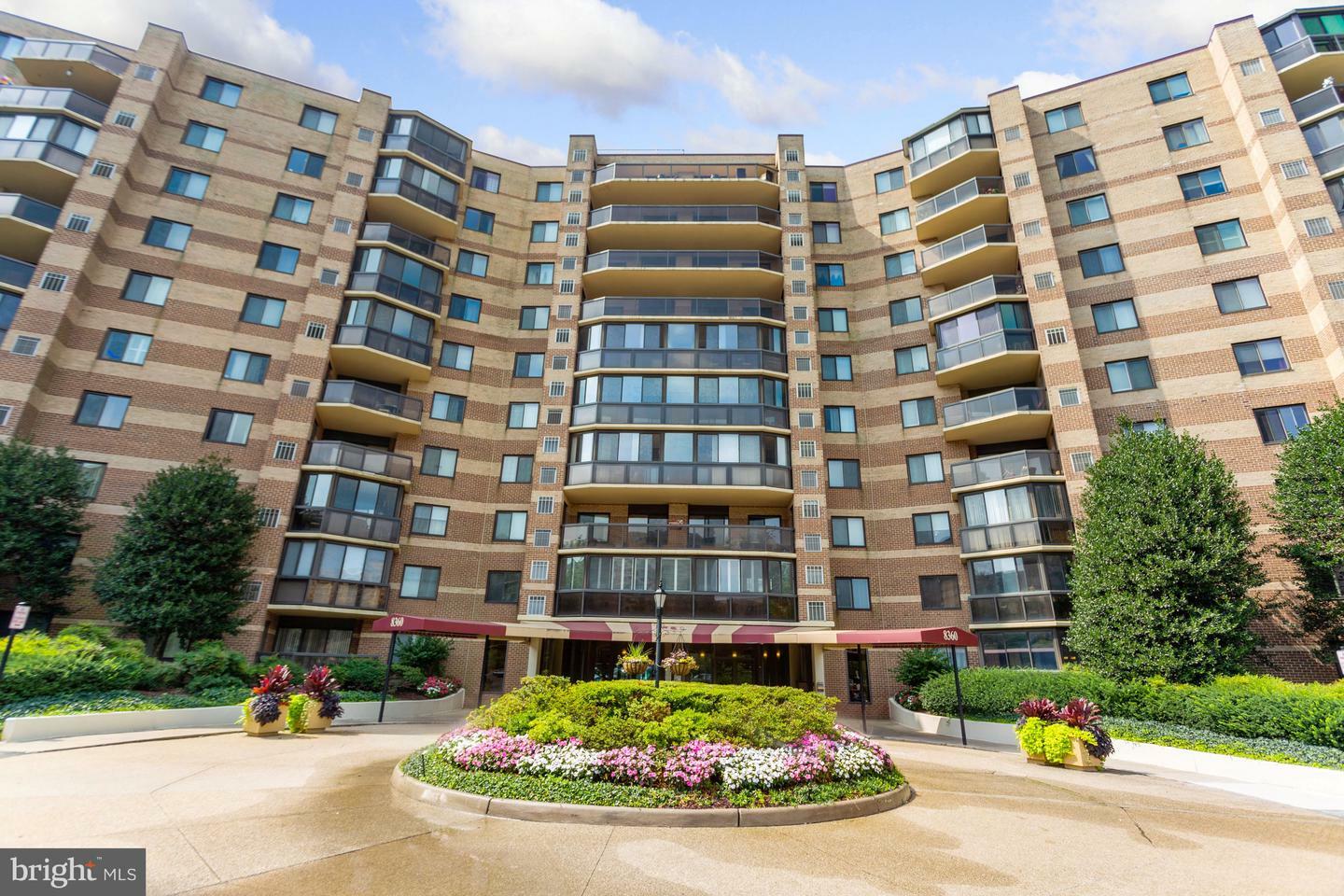 Property Photo: 8360 Greensboro Drive 502 VA 22102