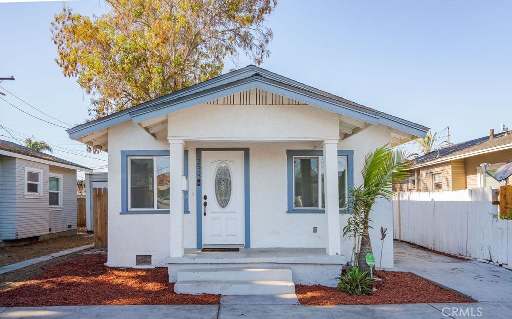 Property Photo: 2532 E 14th St CA 90804