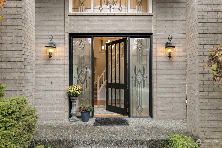 Property Photo:  6124 155th Place SE  WA 98006 