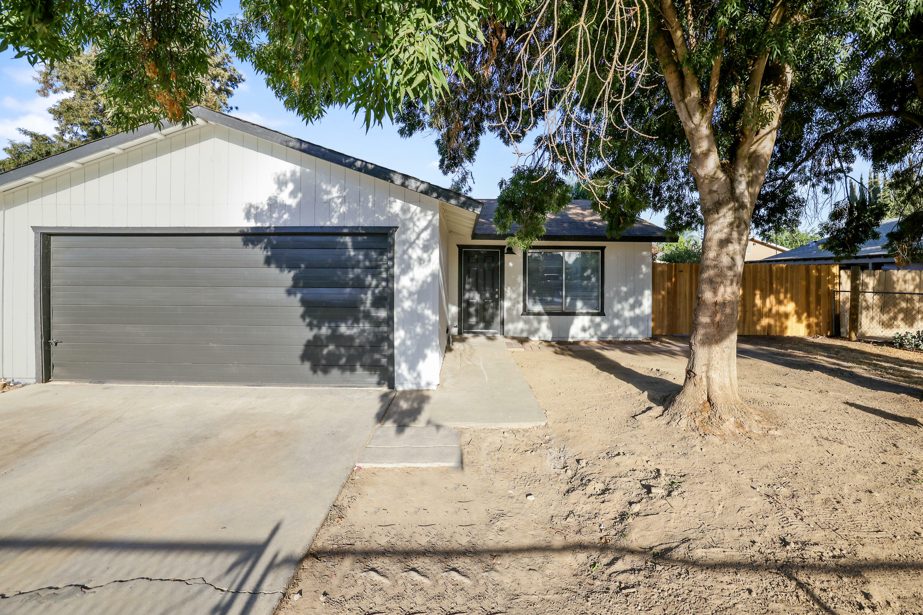 Property Photo:  20754 S Dennis Avenue  CA 93242 