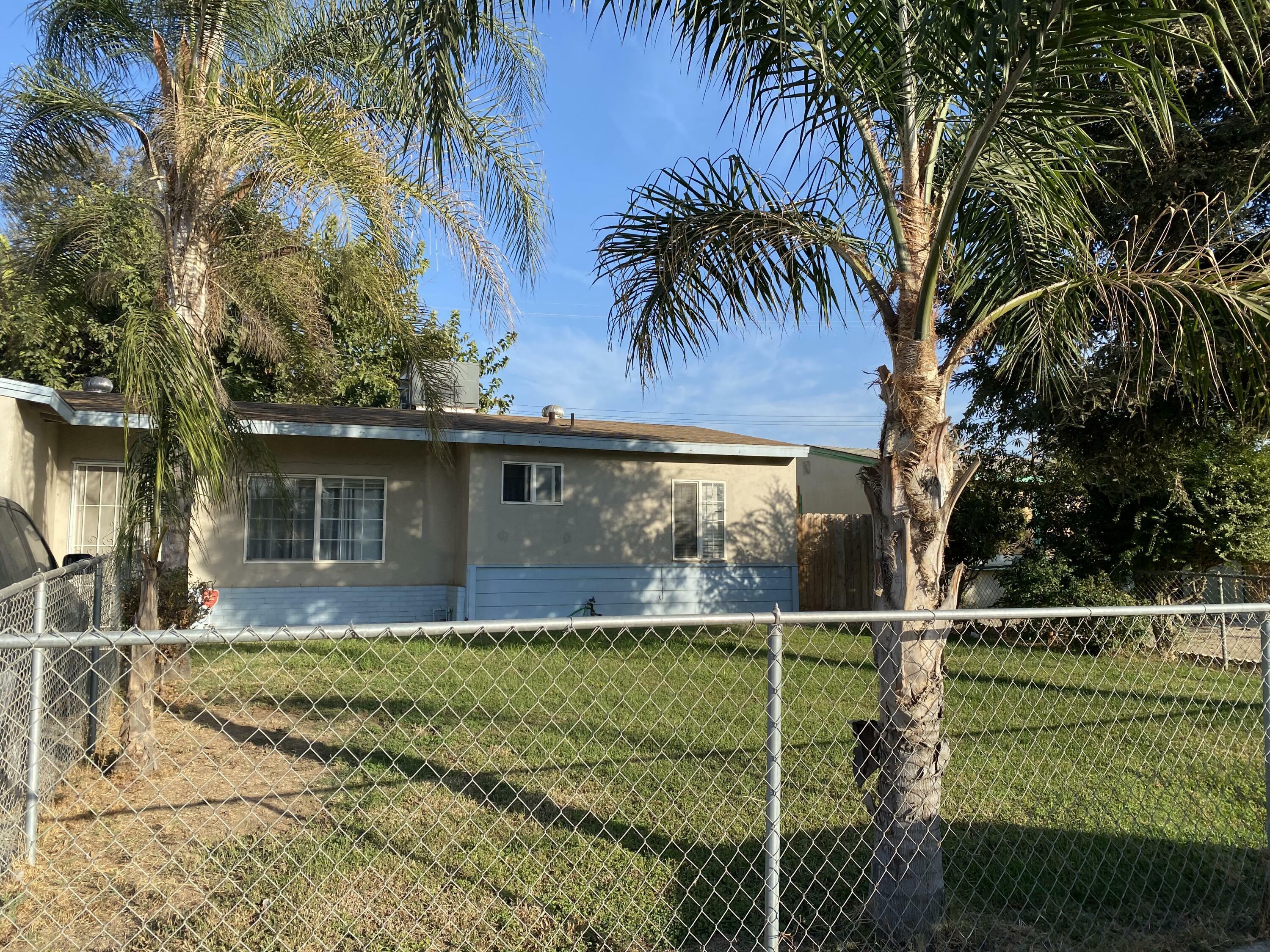 Property Photo:  1520 N Elm Street  CA 93291 