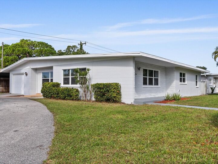 Property Photo:  1514 32nd Street W  FL 34205 