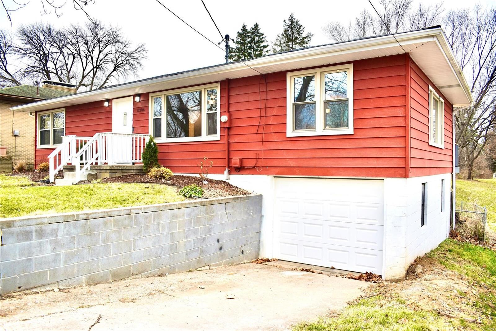 Property Photo: 5306 Williams Place IL 62035