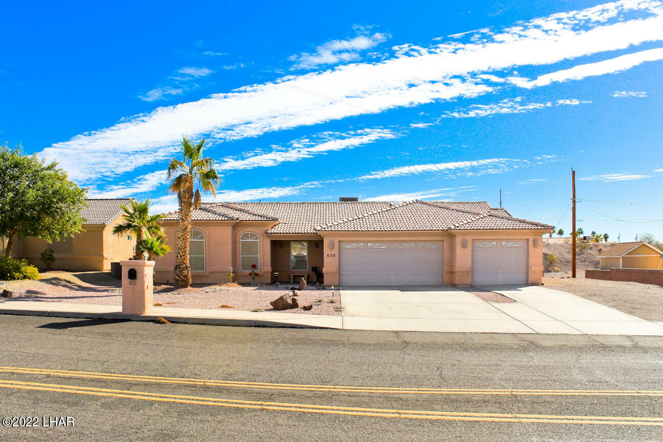 Property Photo:  670 Thunderbolt Ave  AZ 86406 