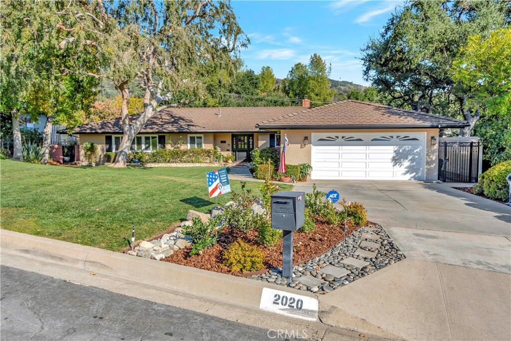 Property Photo:  2020 Oaks Place  CA 91006 