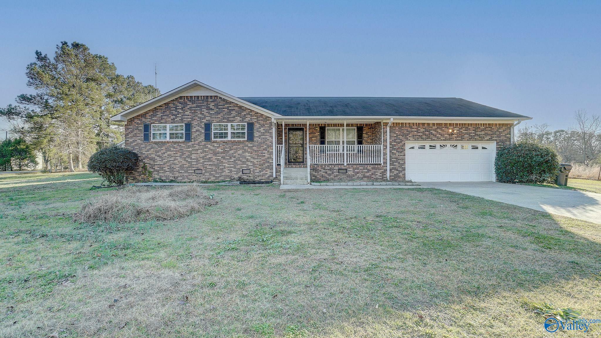 Property Photo:  726 Whitesboro Road  AL 35956 