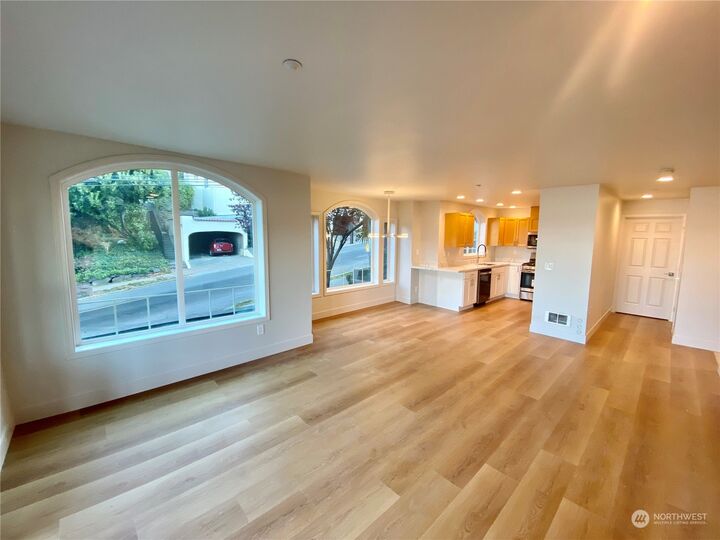 Property Photo: 1029 Belmont Avenue E 101 WA 98102