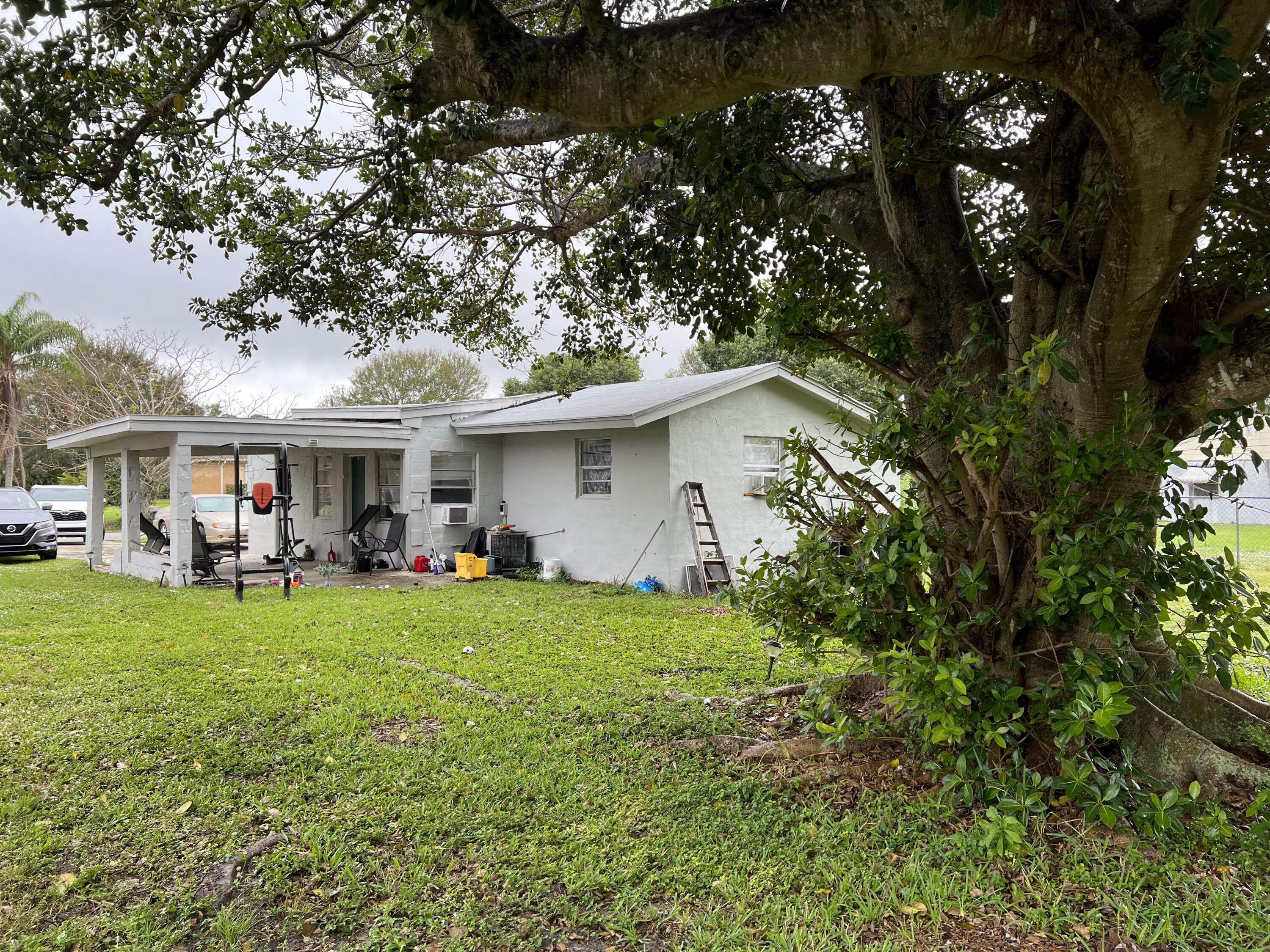 Property Photo:  3708 Avenue K  FL 34947 