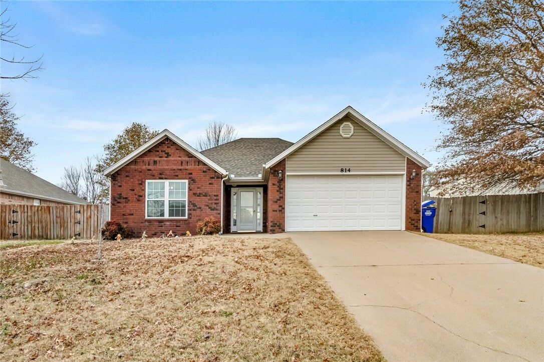 Property Photo:  814 Henrietta Place  AR 72745 