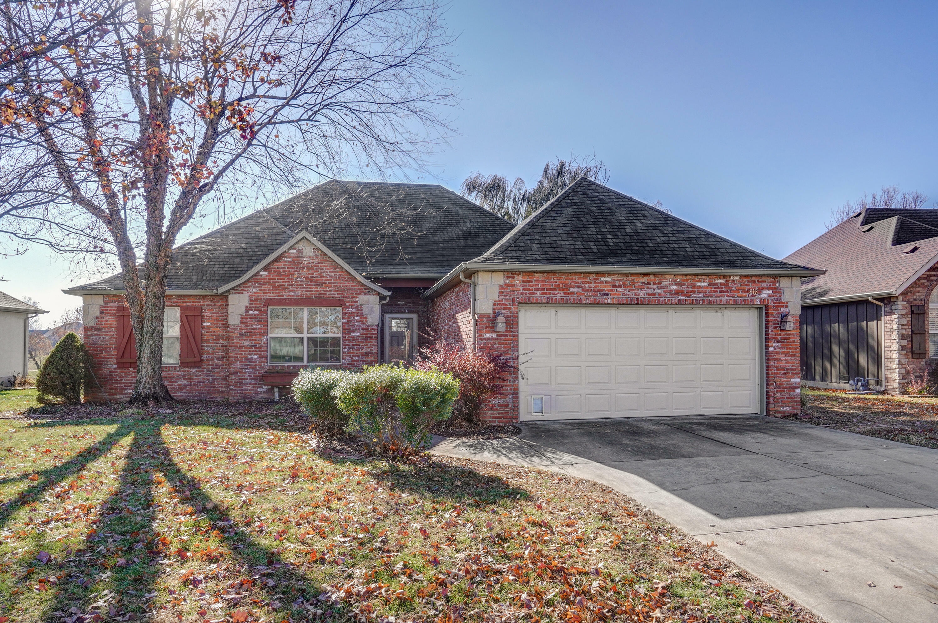 Property Photo: 818 E Shore Line MO 65721