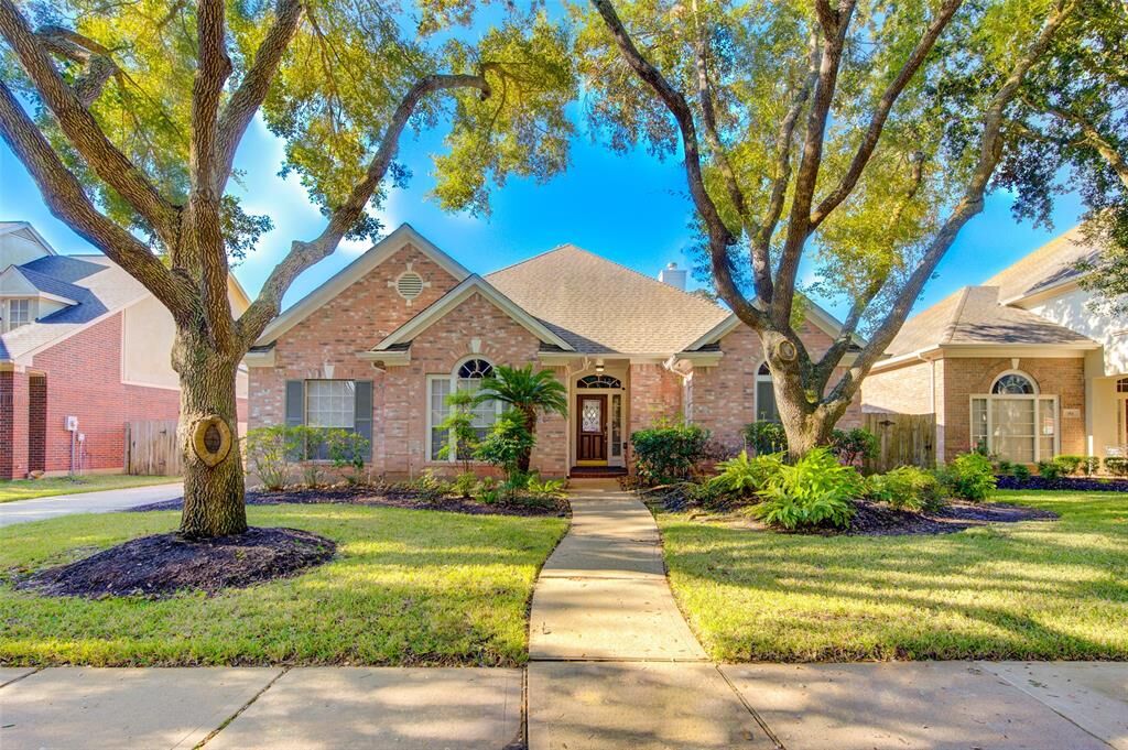 Property Photo:  918 Pointe Loma Drive  TX 77479 