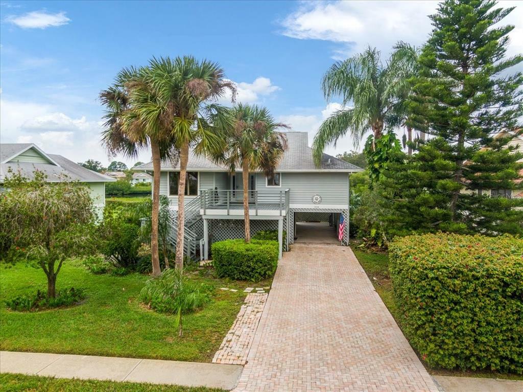 Property Photo:  1006 Lake Avoca Drive  FL 34689 