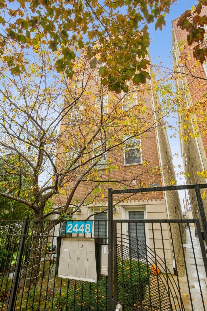 Property Photo:  2448 W Harrison Street 2  IL 60612 