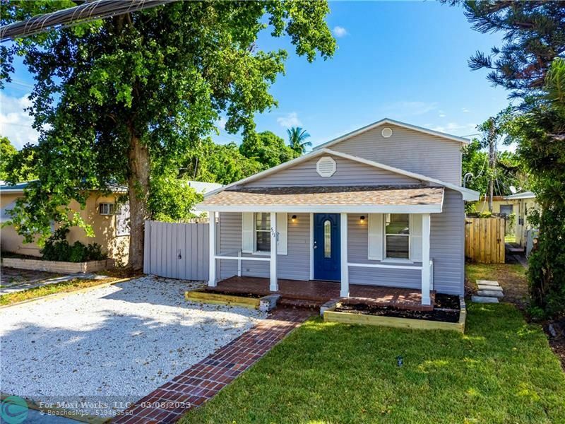 Property Photo: 511 N 24th Ave FL 33020
