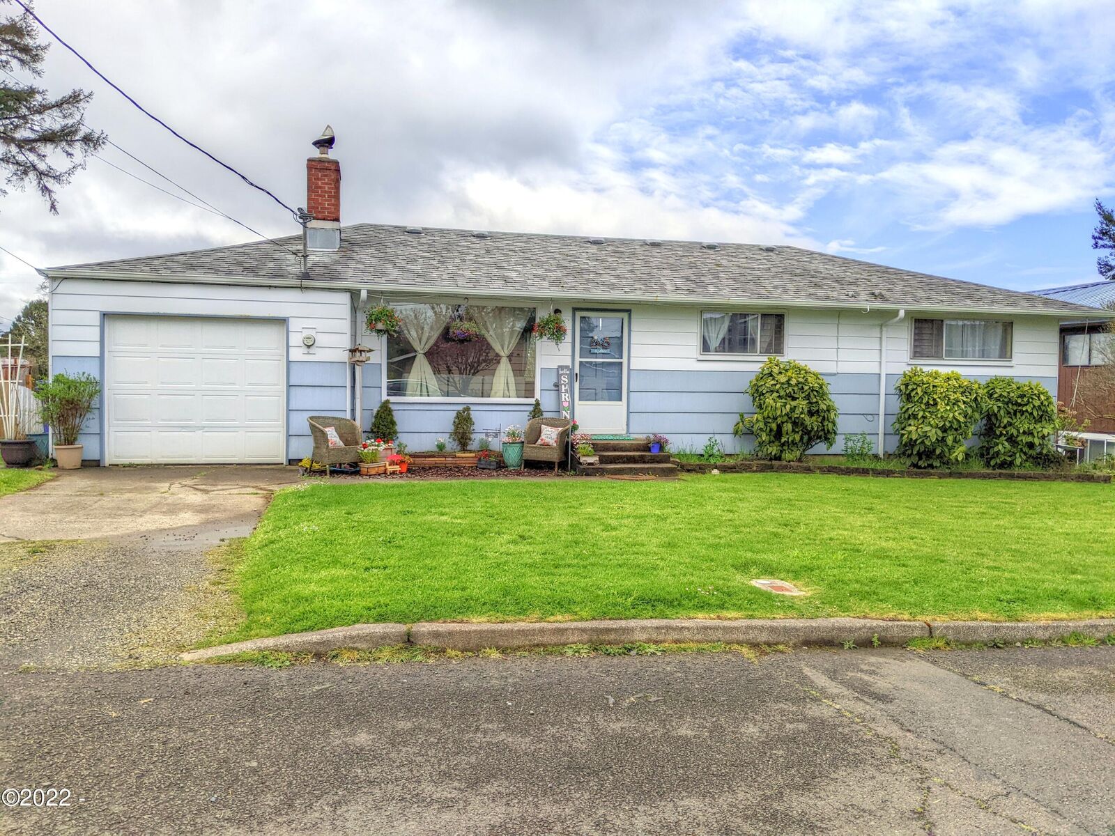 Property Photo: 238 NE 7th Street OR 97365