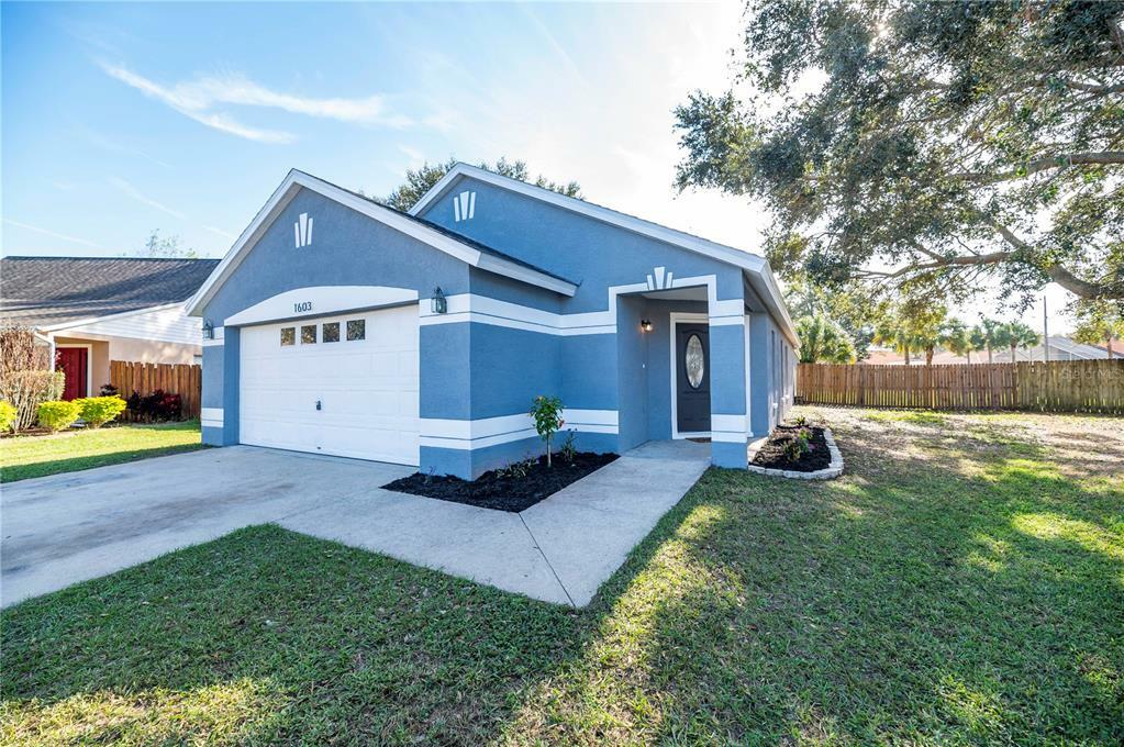 Property Photo: 1603 Tropicana Way FL 33594