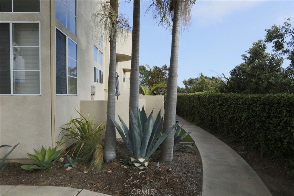 Property Photo:  8314 Atlanta Avenue 104  CA 92646 