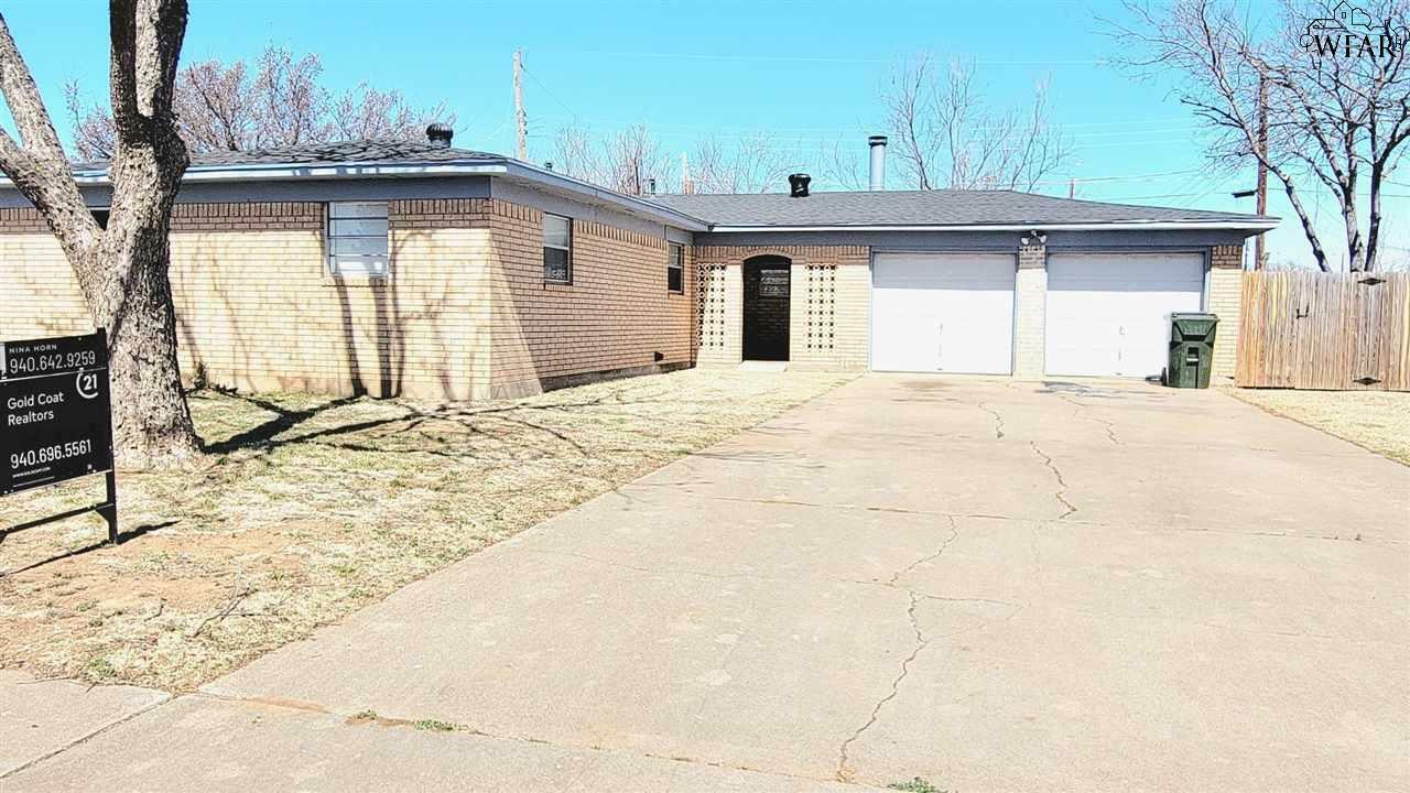 Property Photo: 1130 Rosemary Drive TX 76306-6946