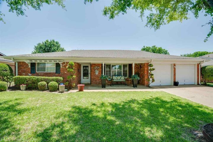 1529 Sweetbriar Drive  Wichita Falls TX 76302 photo