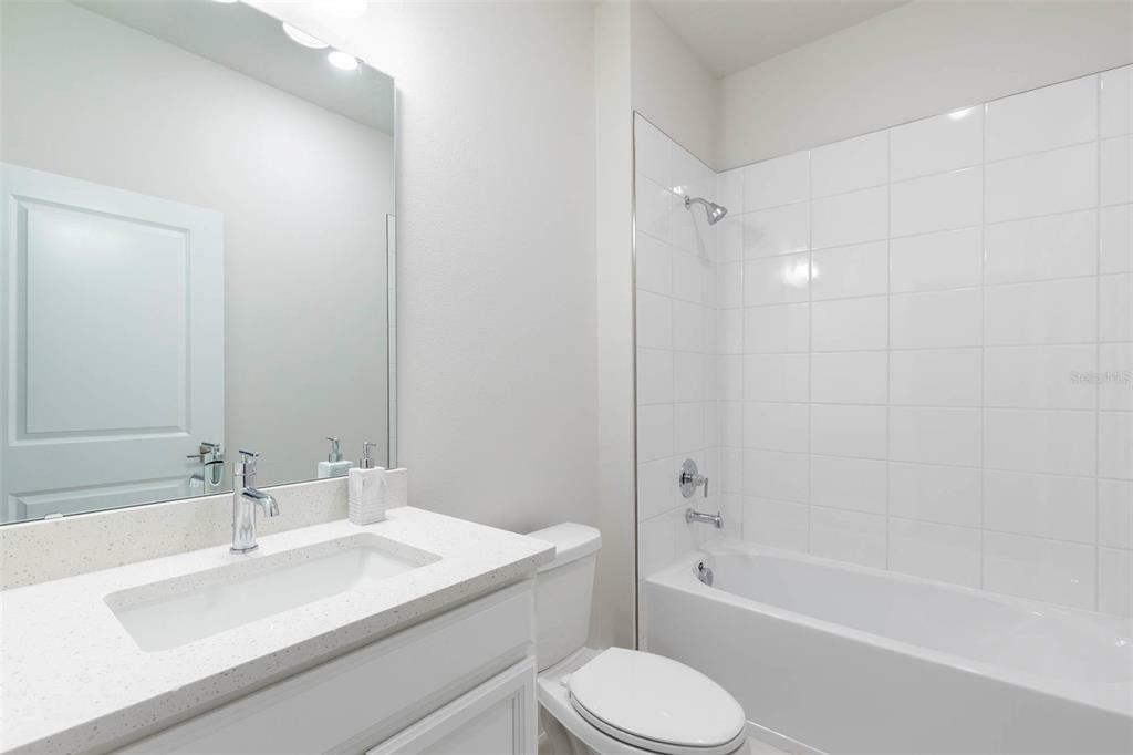 Property Photo: 916 Tullamore Lane FL 32714