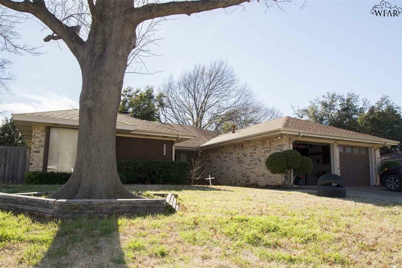 Property Photo:  4343 S Leighton Circle  TX 76309 