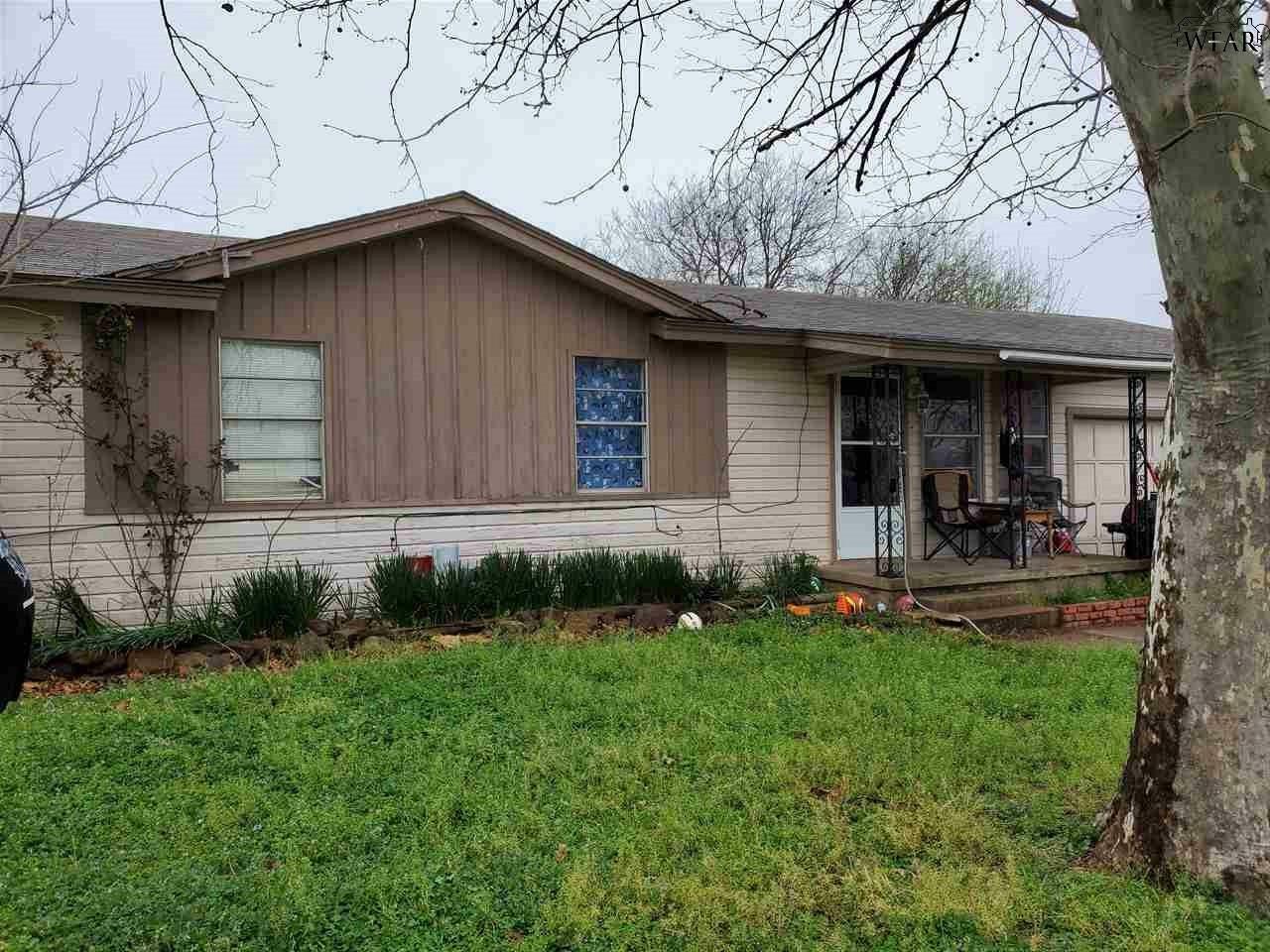 Property Photo: 2708 S Bandera Drive TX 76302