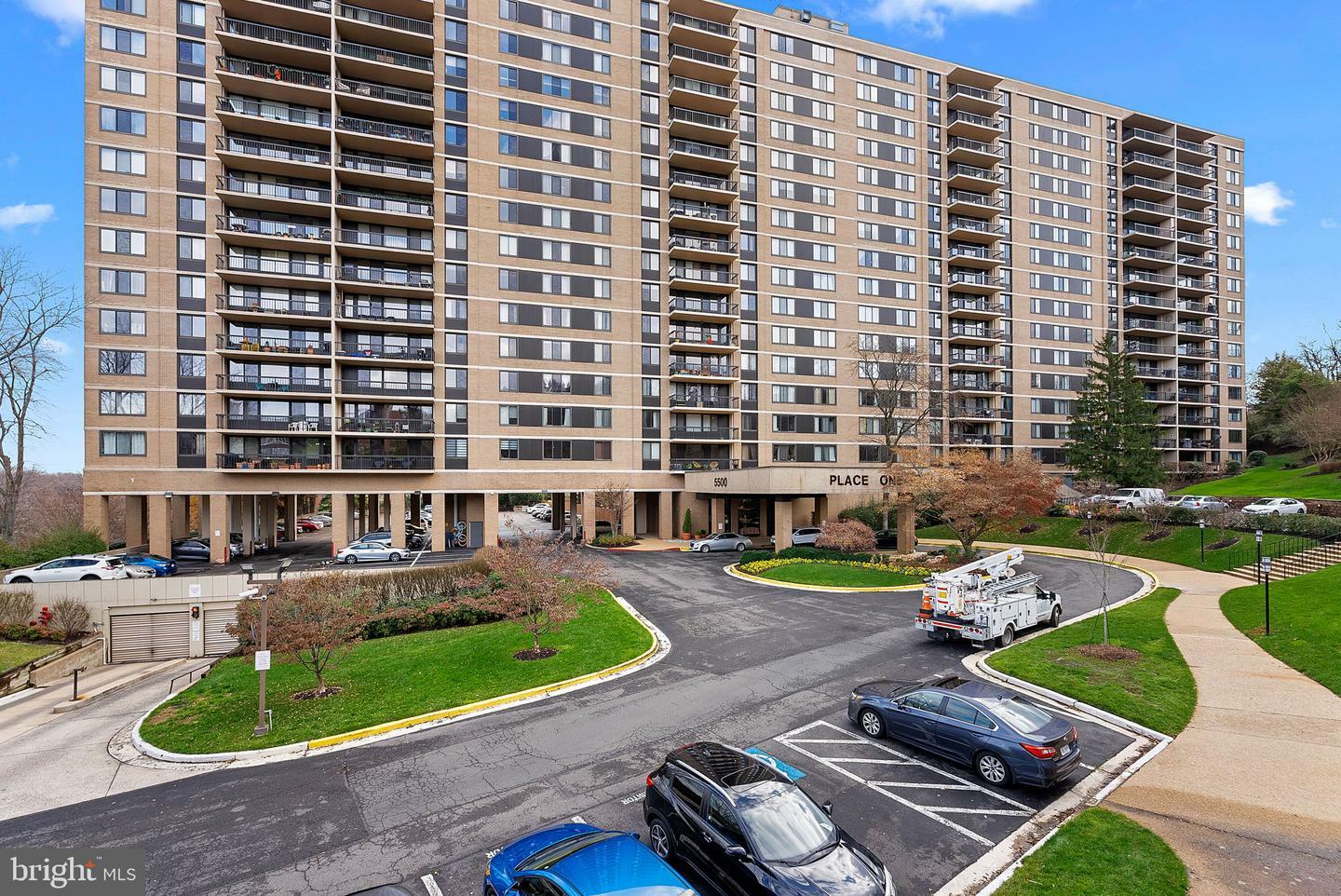 Property Photo: 5500 Holmes Run Parkway 1212 VA 22304