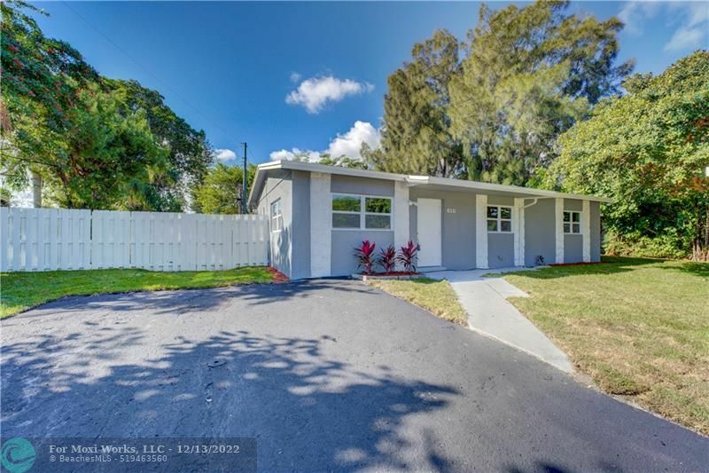 Property Photo: 1485 NW 1st Ct FL 33435