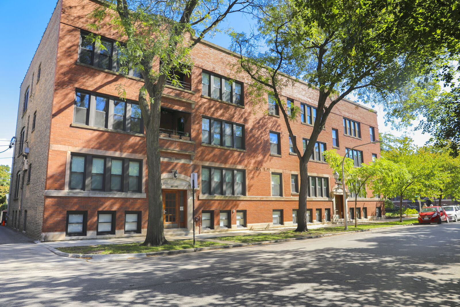 Property Photo:  6711 N Lakewood Avenue 2N  IL 60626 