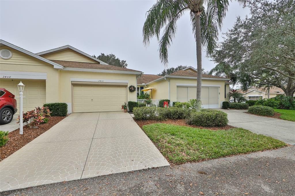 Property Photo:  2410 Nantucket Drive 55  FL 33573 