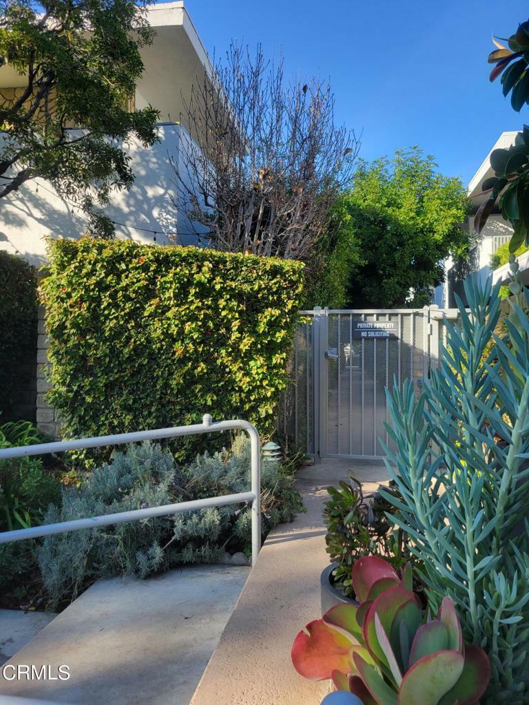 Property Photo:  4217 W Sarah Street 23  CA 91505 