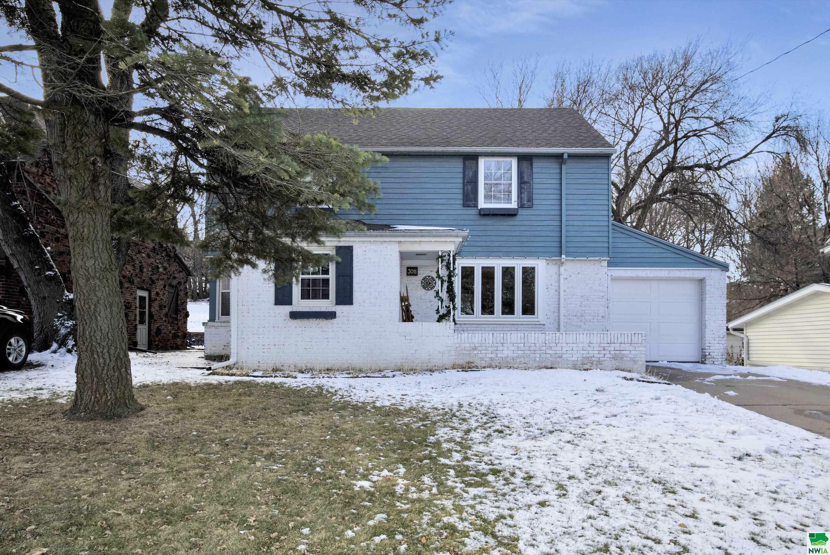 Property Photo:  3011 Valley Drive  IA 51104 