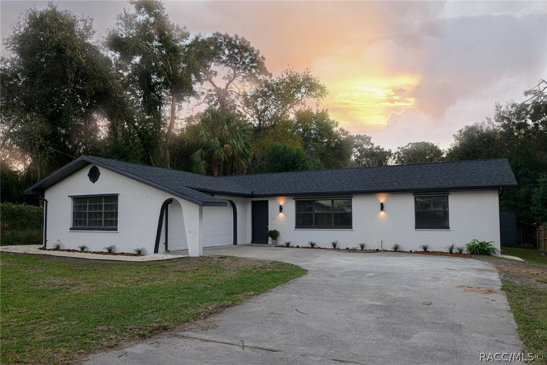 Property Photo:  809 Pineaire Street  FL 34452 