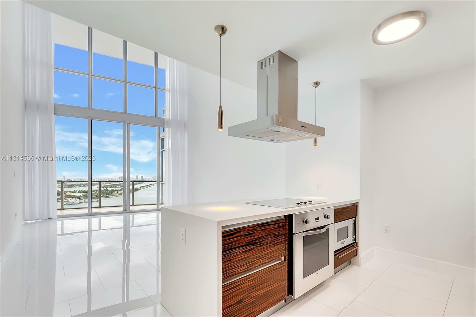Property Photo: 1100 Biscayne Blvd 3305 FL 33132