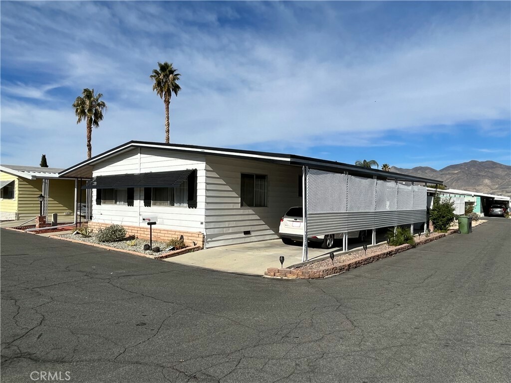 Property Photo: 881 N Lake Street 320 CA 92544
