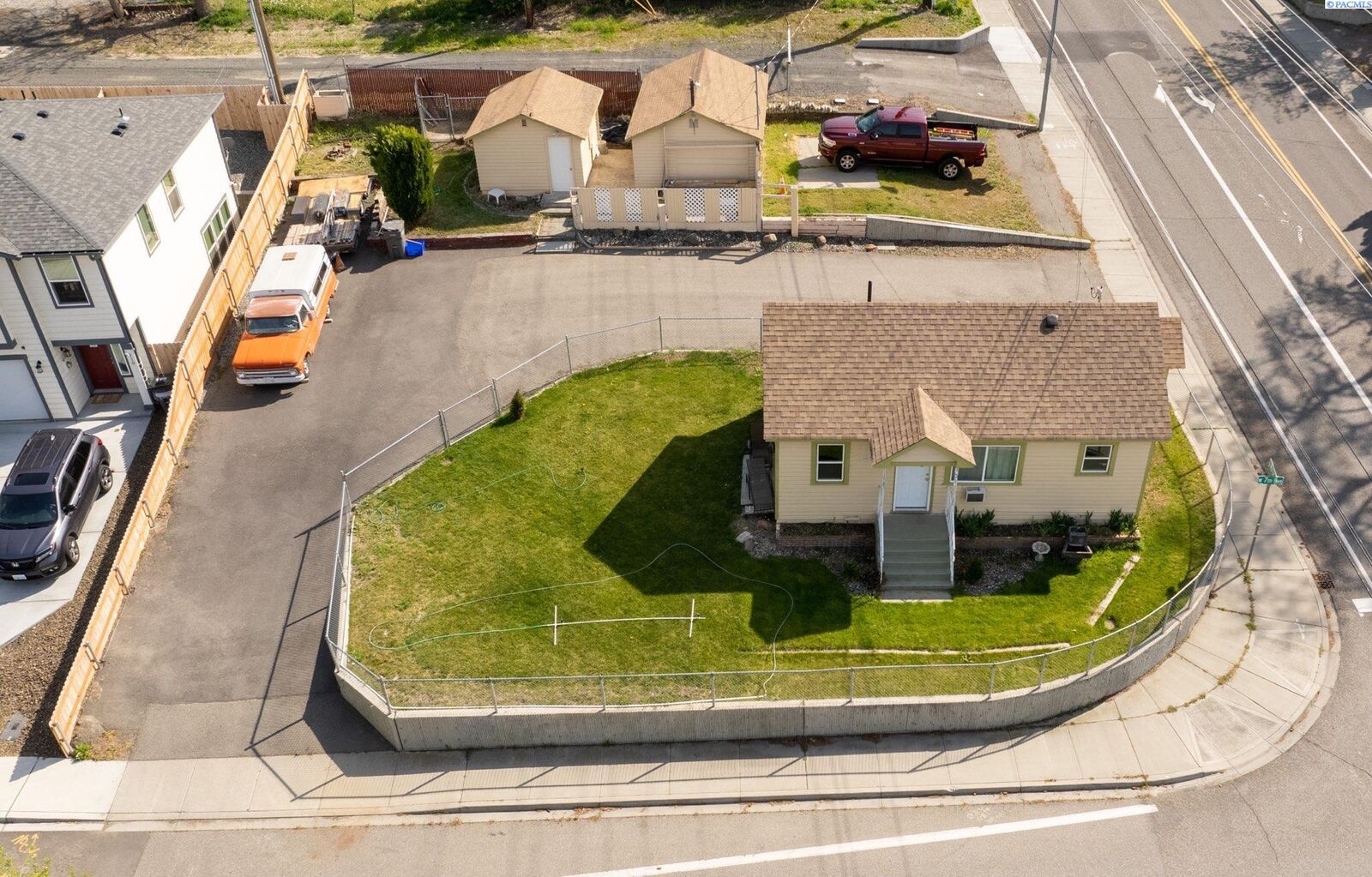 Property Photo:  3527 W 7th  WA 99336-4644 