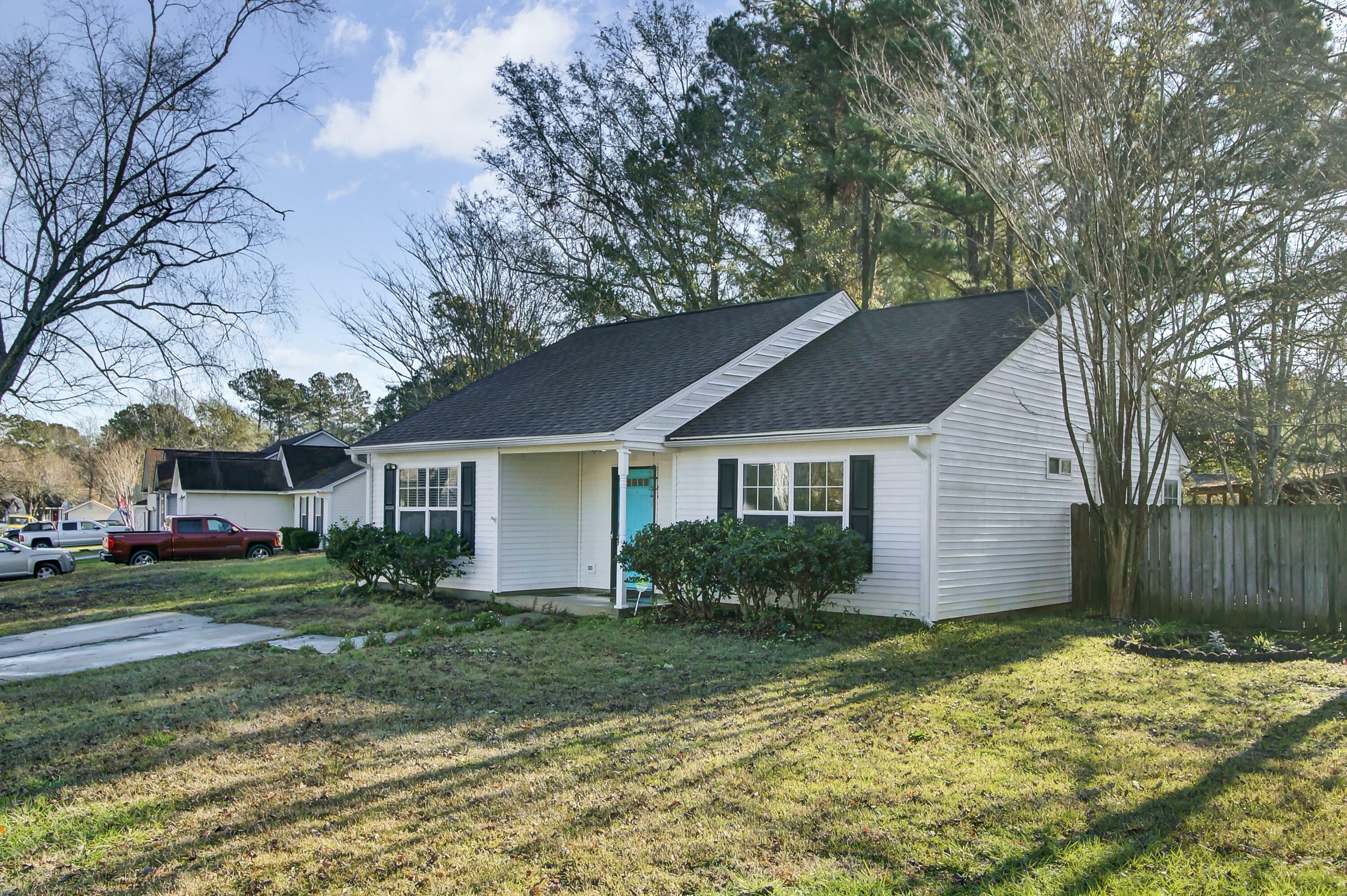 Property Photo: 408 Courtland Drive SC 29486