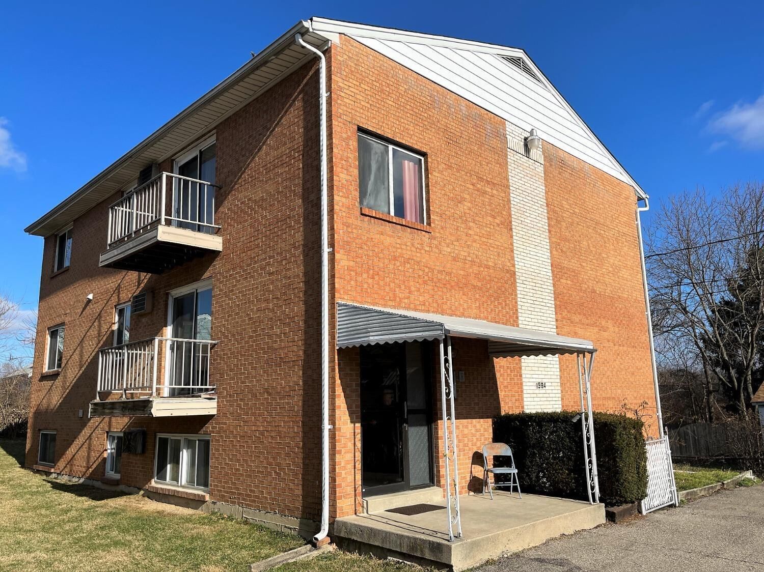 Property Photo: 1584 W Galbraith Rd OH 45231