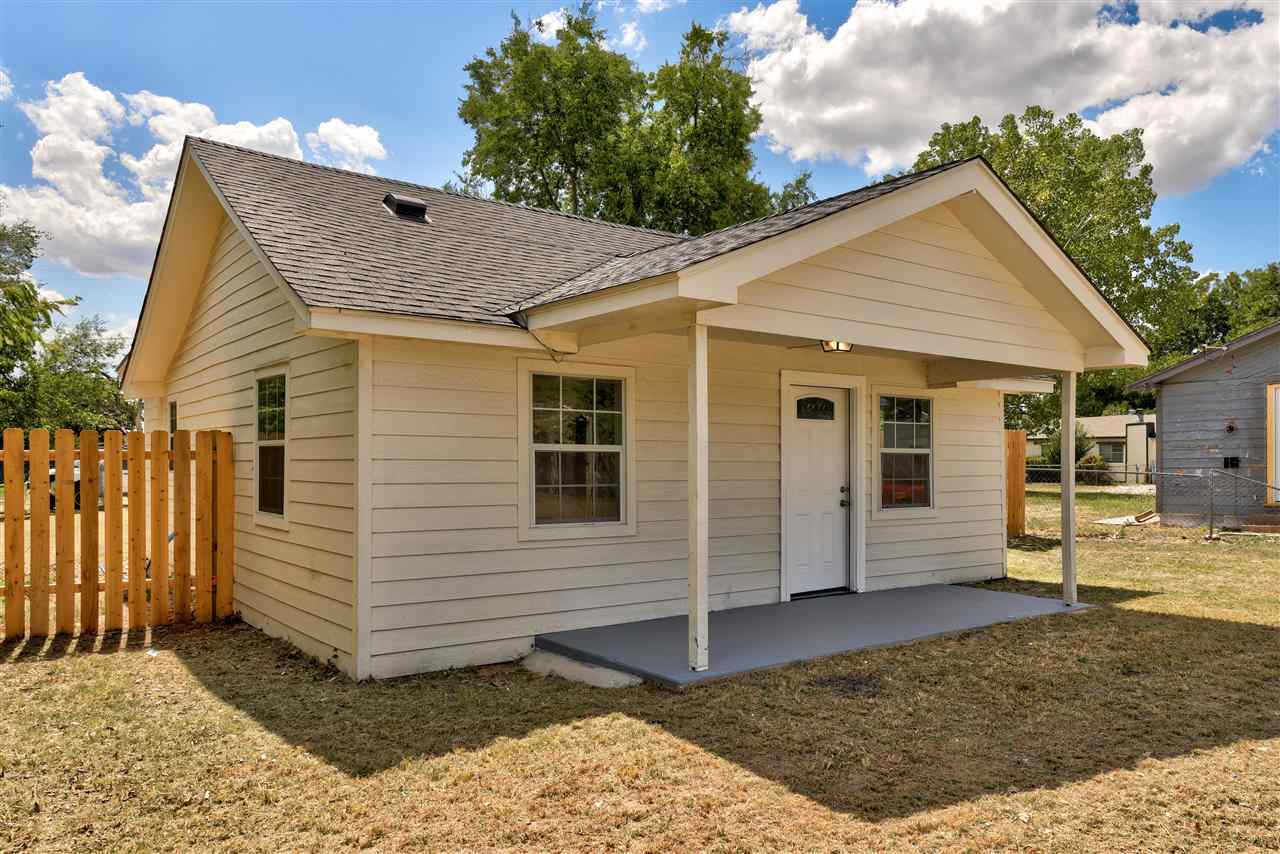 Property Photo:  1414 SW H Ave  OK 73501 